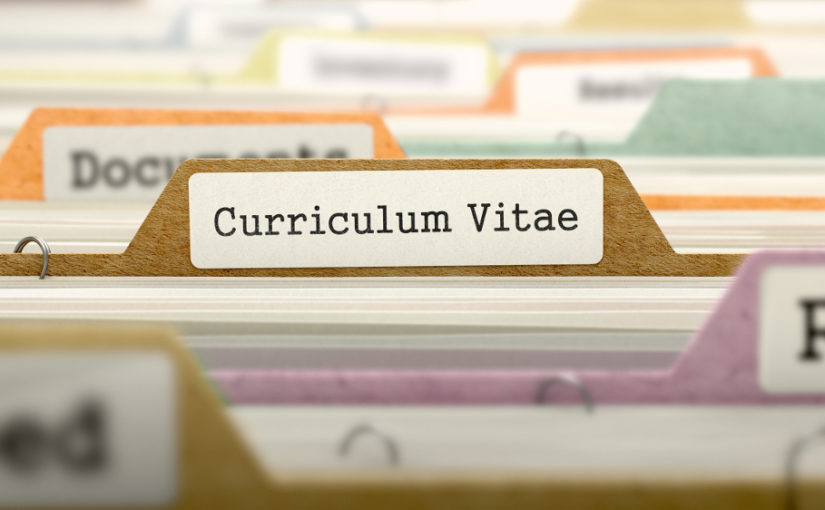Currículum online o currículum en papel